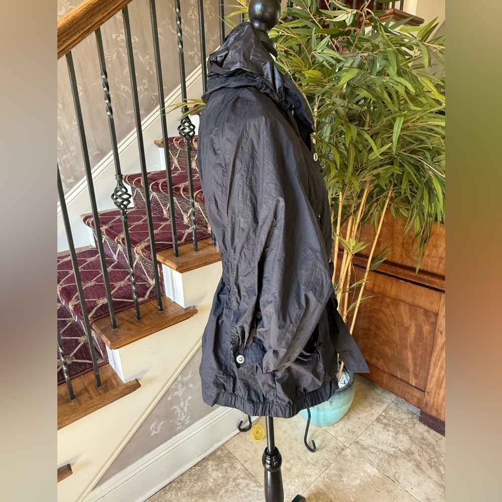 COLE HAAN ladies, packable, black rain, jacket size medium excellent condition - Picture 9 of 13